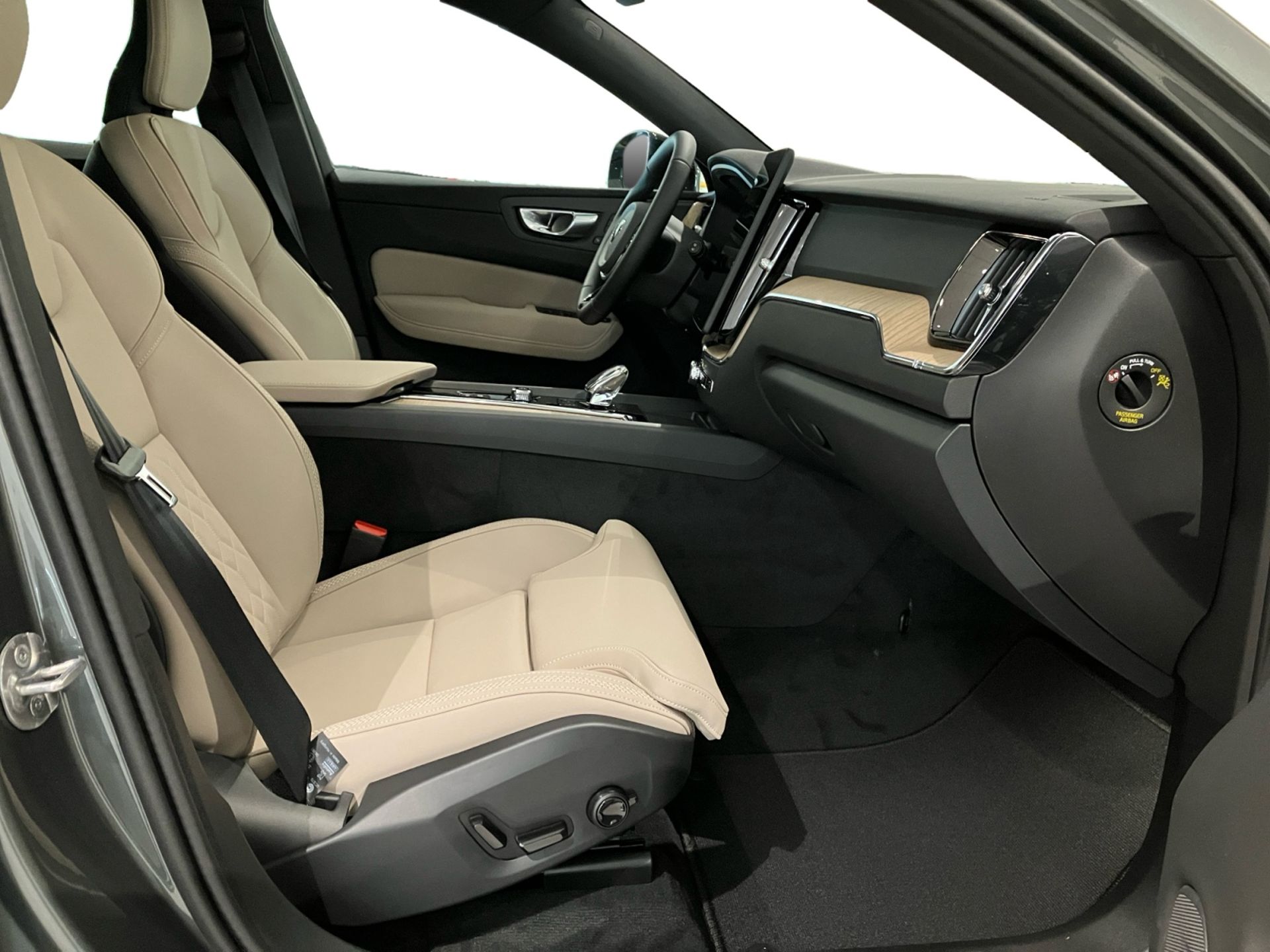 Volvo XC60 T6 Plug-In Hybrid AWD 2027, bild 4/10