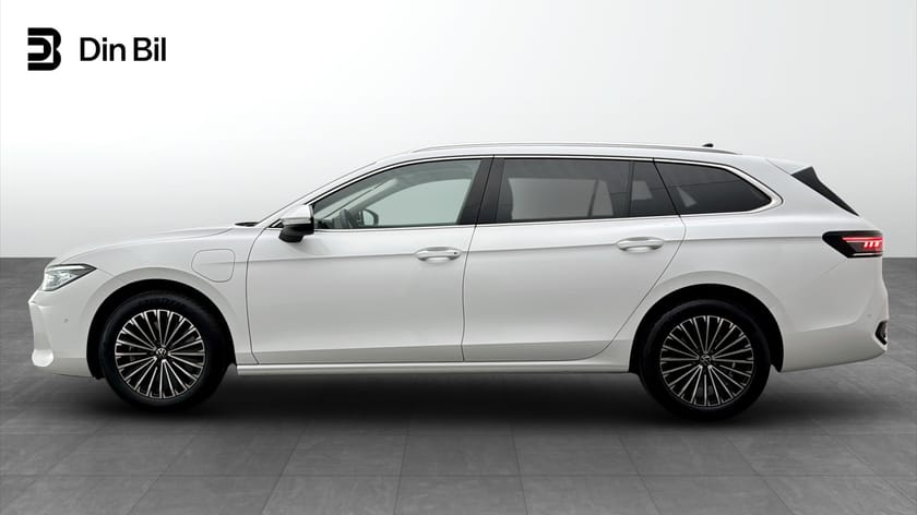 Bild 2 av Volkswagen Passat Variant eHybrid Elegance DSG DCC/Drag/P-värmare