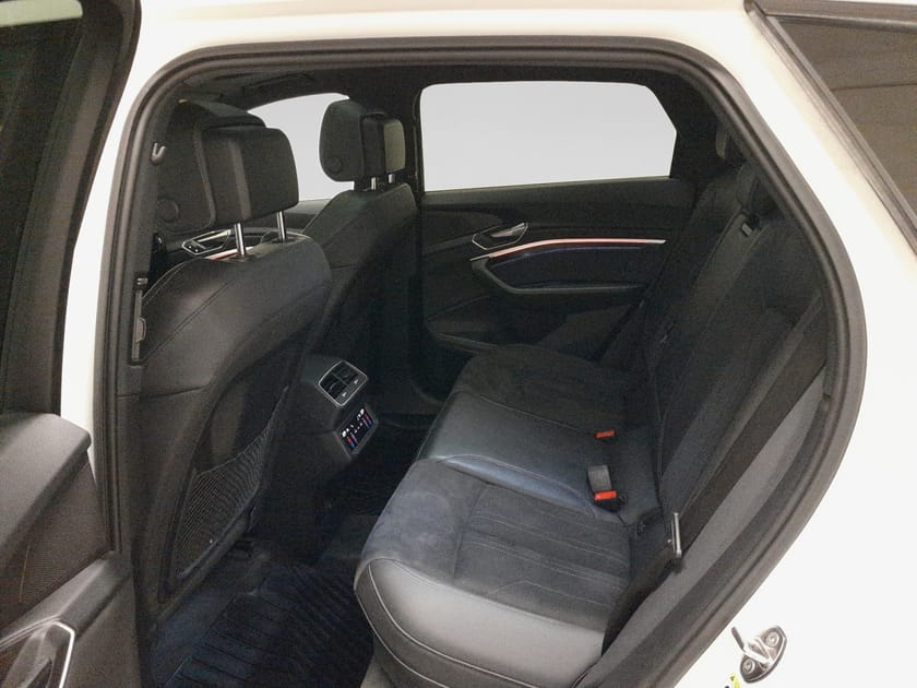 Bild 5 av Audi Q8 55 e-tron quattro / 20TUM / Drag / Matrix / Svart