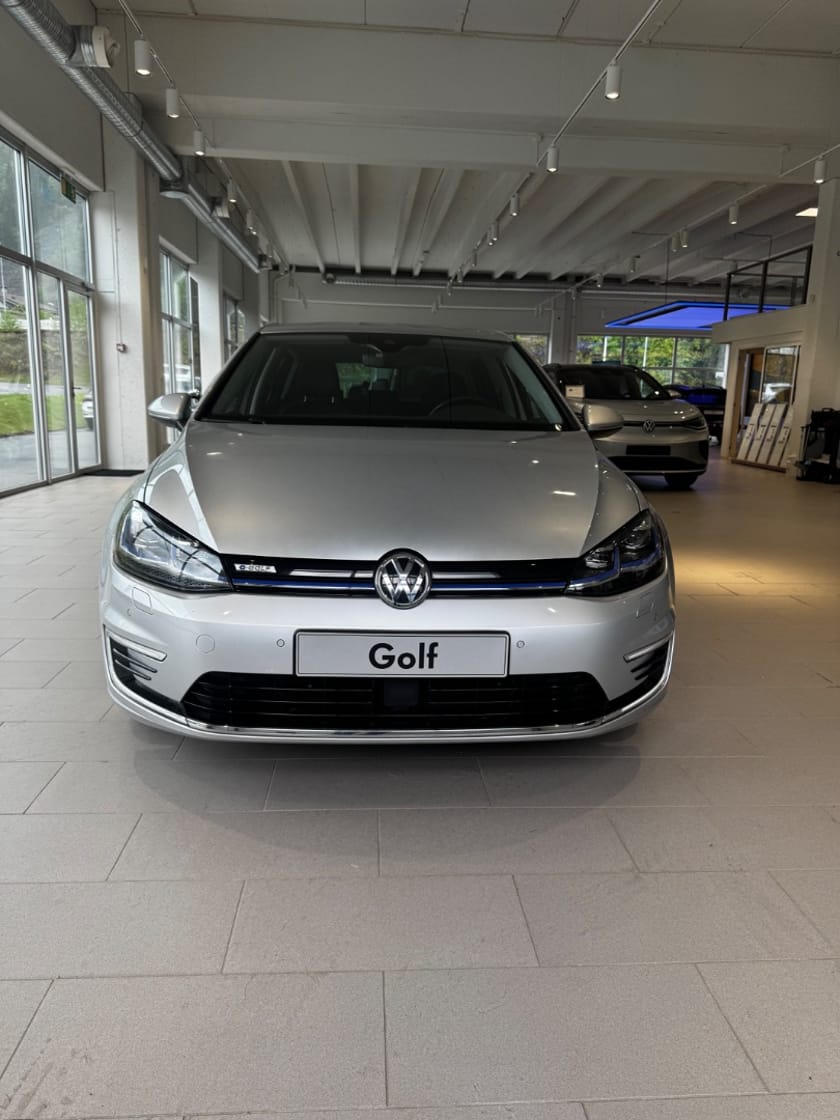 Bilde 2 av Volkswagen e-Golf 136 hk exclusive kamp *