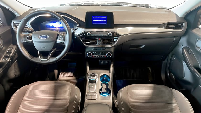 Bild 4 av Ford Kuga Plug-In Hybrid Titanium 225Hk / 64Km räckvidd / Rattvärme