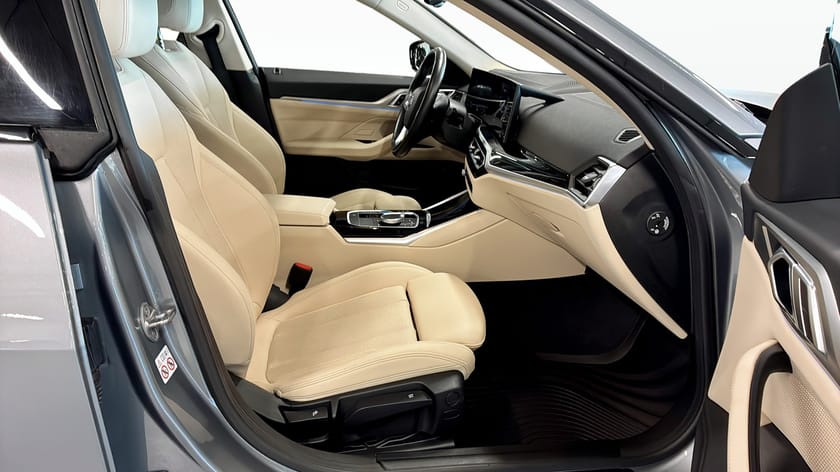 Bild 3 av BMW i4 eDrive40 Gran Coupé Parking Assist+ Rattvärme 360 Kamera Tonade Rutor