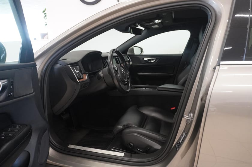 Bild 2 av Volvo V60 T5 Momentum Advanced Edt VoC Pano Nav 360 Drag