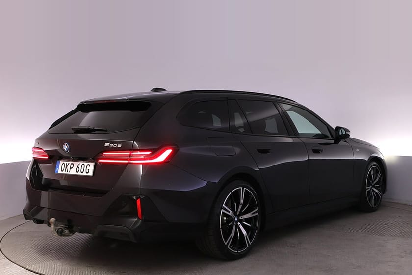 Bild 5 av BMW 530e xDrive Touring M-sport Pro Drag Pano Bowers 360 DAP
