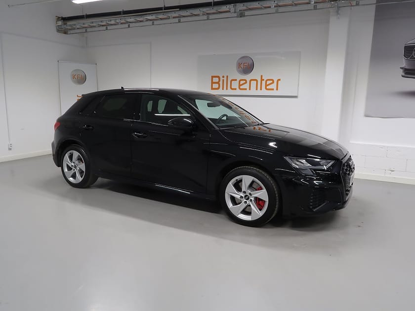 Bild 4 av Audi A3 Sportback 45 TFSI e SB S Line V-Däck ingår CarPlay-Cockpit-BT-FH-