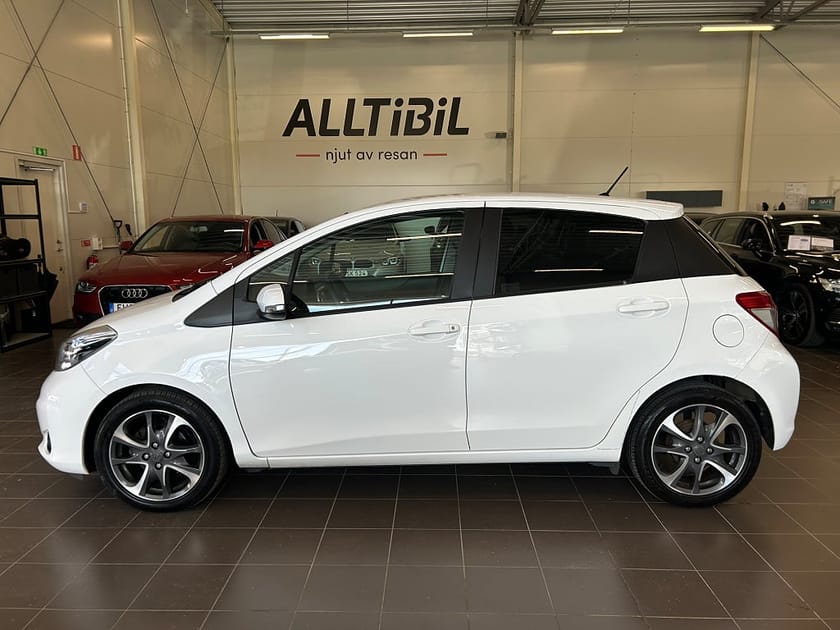 Bild 3 av Toyota Yaris 5-dörrar 1.33 Dual VVT-i Edition 50 Kamera/farth/BT