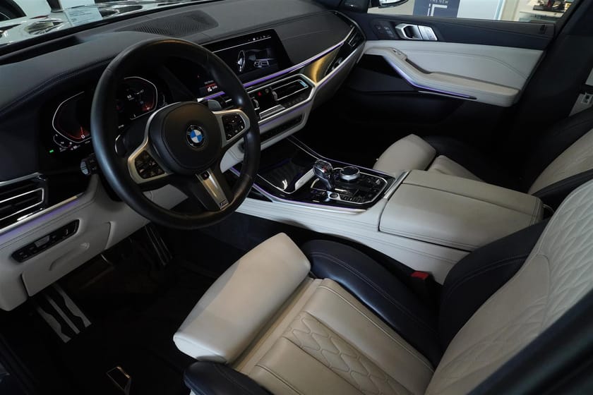 Bild 2 av BMW X7 M50d 400 hk Pano Sky Lounge Drag Komfortstol hk
