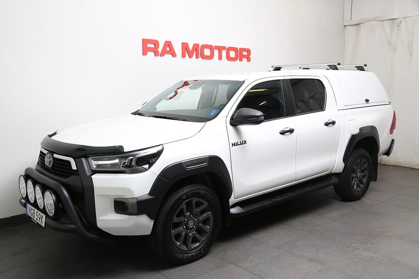 Bild 1 av Toyota Hilux Dubbelhytt 2,8 MHEV 204hk Invincible 4WD Flak/Kåpa Moms