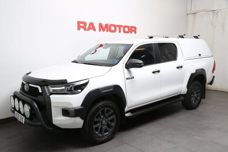 Toyota Hilux Dubbelhytt 2,8 MHEV 204hk Invincible 4WD Flak/Kåpa Moms