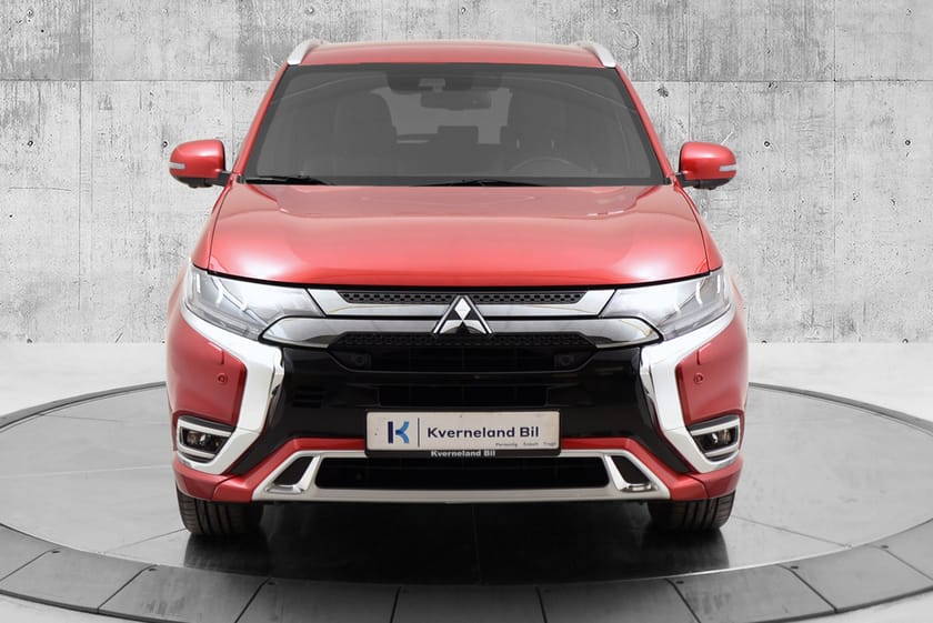 Bilde 2 av Mitsubishi Outlander PHEV 224 HK/Instyle plus/Skinn/360 g.k./SE KM!!!