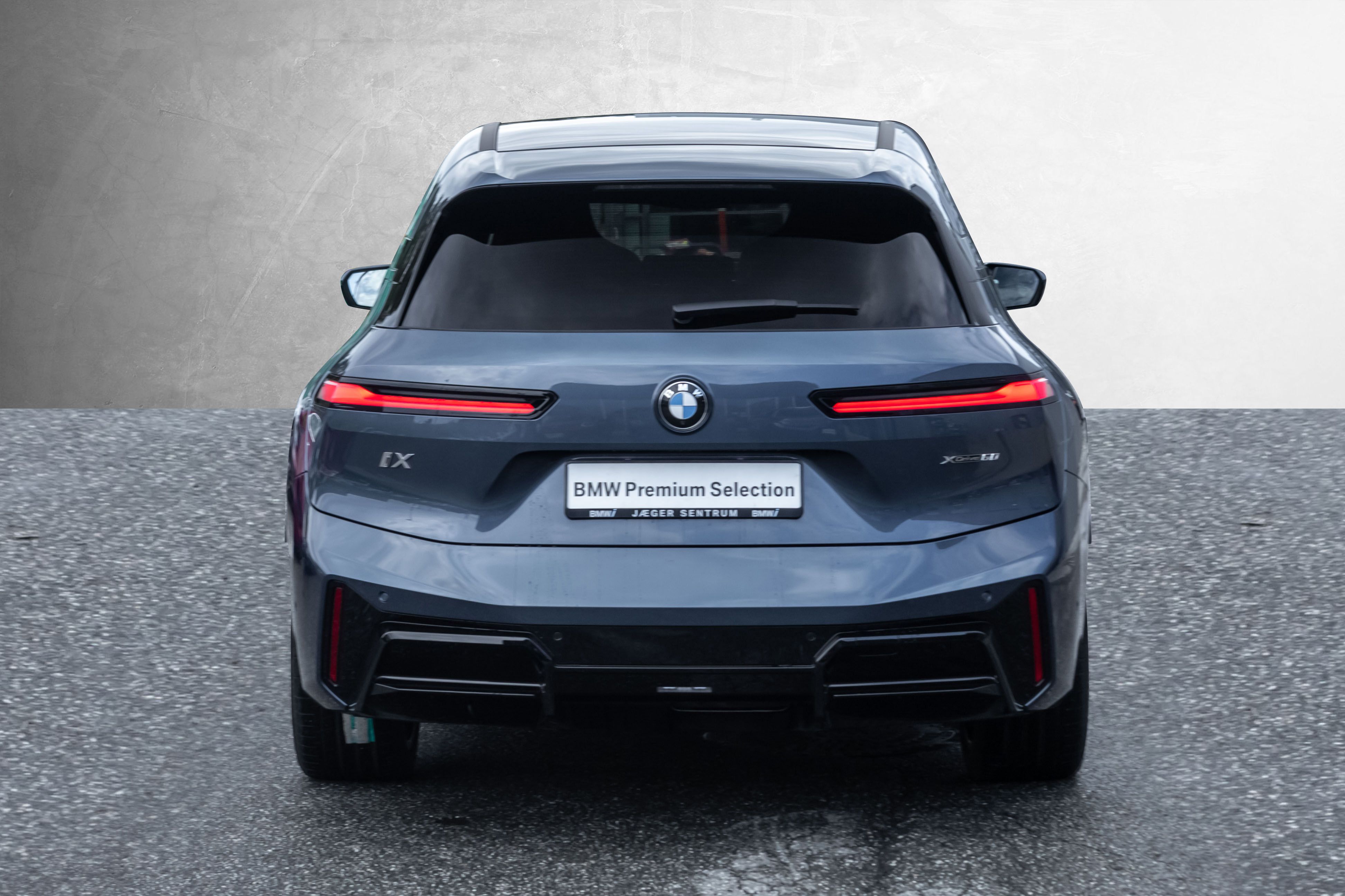 BMW iX xDrive60, 544hp, 2025