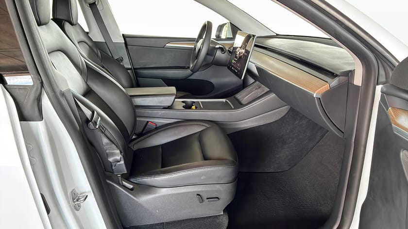 Bild 3 av Tesla Model Y Long Range AWD DRAG KAMERA PANO NAVI MOMS SOH 95 %