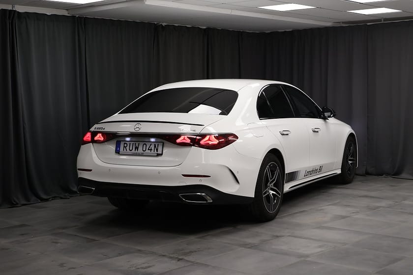 Bild 2 av Mercedes-Benz E 220 d 4MATIC AMG Burmester Värmare 360 Keyless Moms