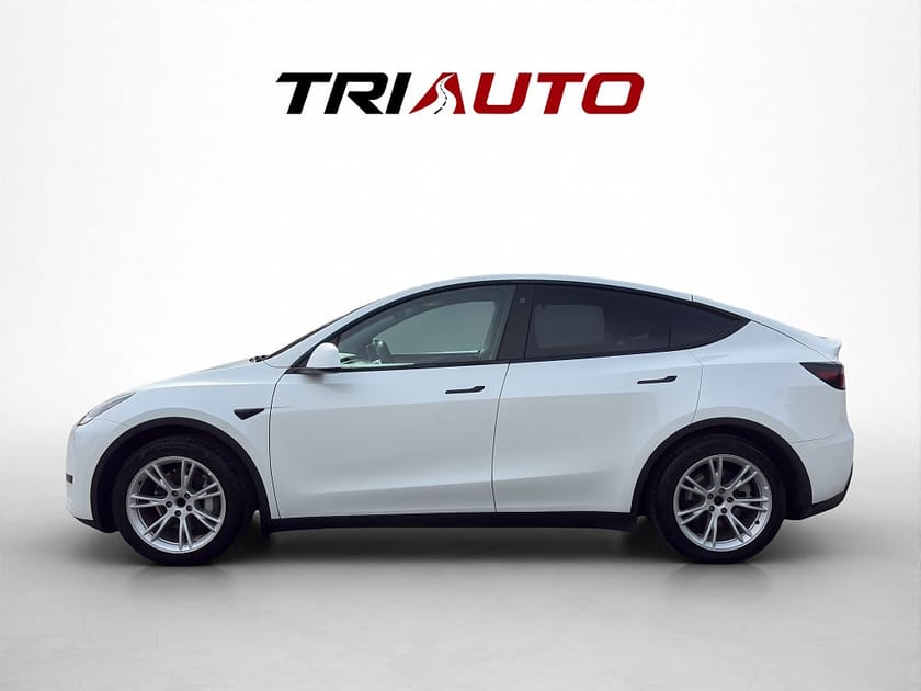 Bild 3 av Tesla Model Y Standard Range RWD Premium 360° Drag Pano MOMS FSD