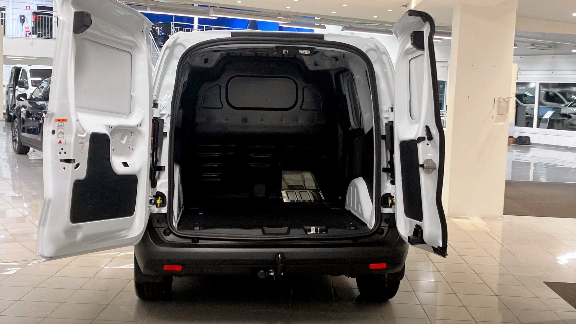Ford Courier Limited BEV 136 HK 2026, photo 7/21