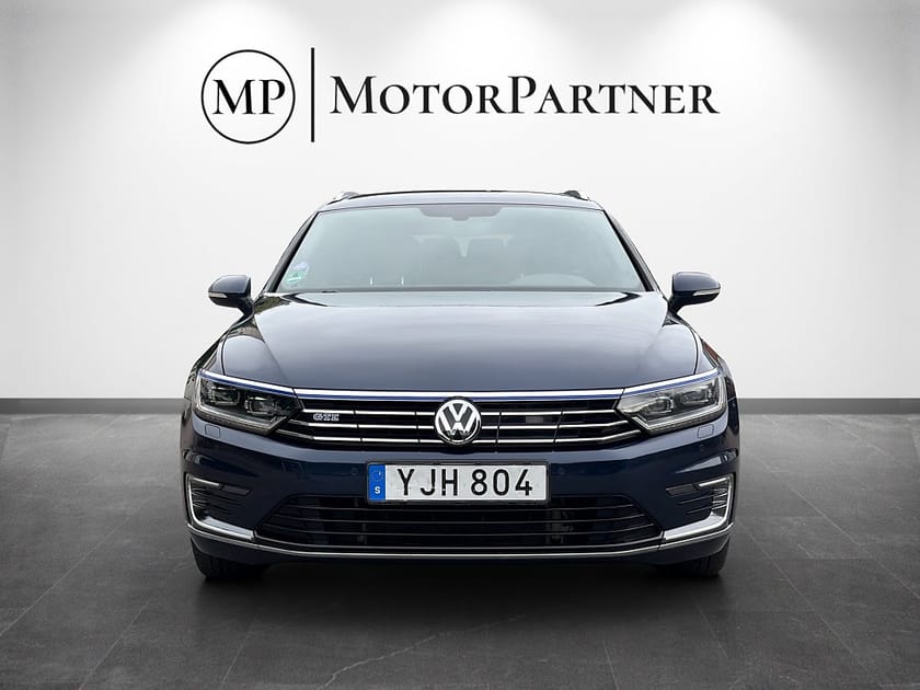 Bild 2 av Volkswagen Passat Variant GTE 1.4 TSI Plug-in hybrid Cockpit Kamera Värmare Drag