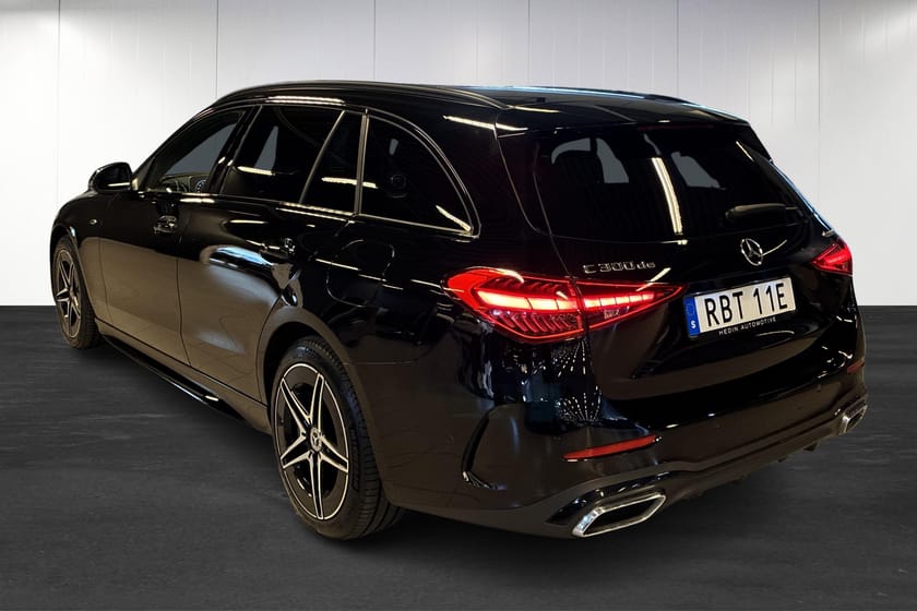 Bild 4 av Mercedes-Benz C 300 T de 4MATIC 4M | AMG | Nightpaket | Drag | Smartphone | Backkamera