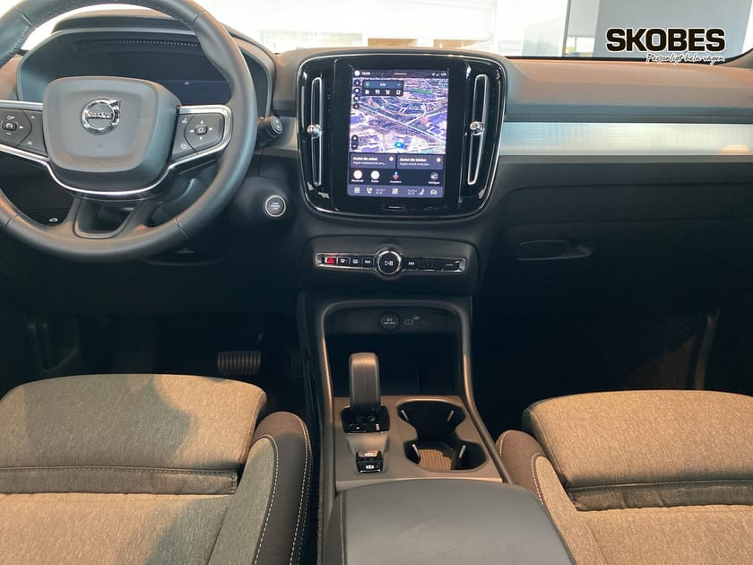 Bild 3 av Volvo XC40 B4 FWD Bensin Core SE II Momsbil, Backkamera, Bränslevärmare