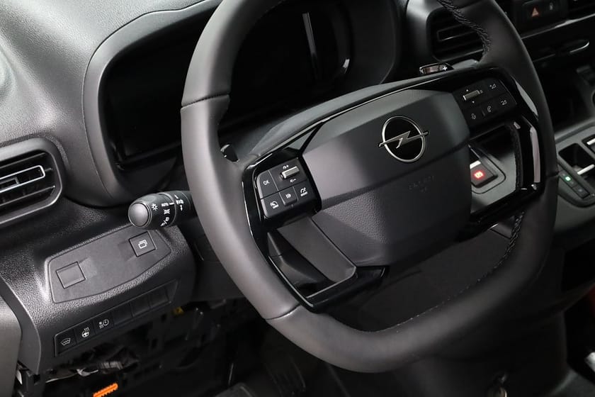 Bild 5 av Opel Combo Van L2 ELITE | Dragkrok | Värmare | Demo |