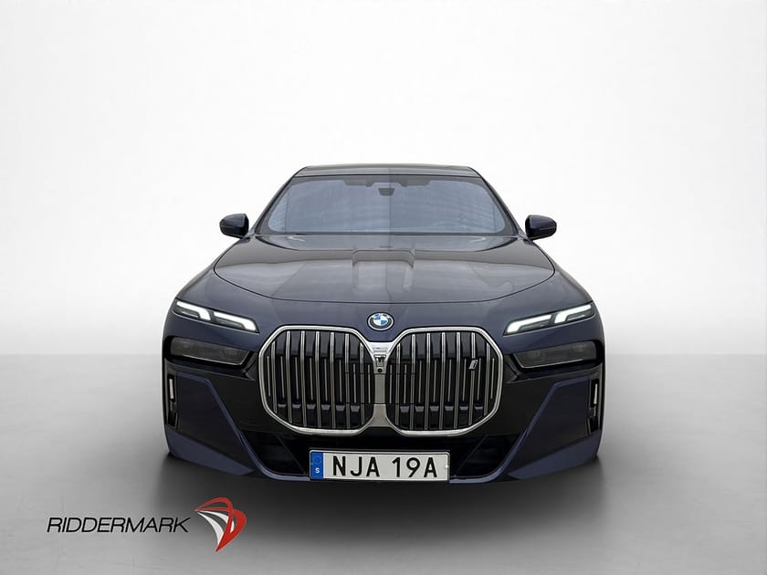 Bild 2 av BMW i7 xDrive60 M Sport Innovation Executive B&W Sky MOMS