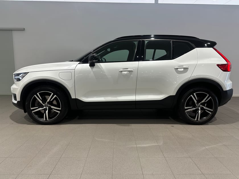 Bild 3 av Volvo XC40 T5 Twin Engine R-Design Intro Edt / Navigation / Panoramatak / Backkamera