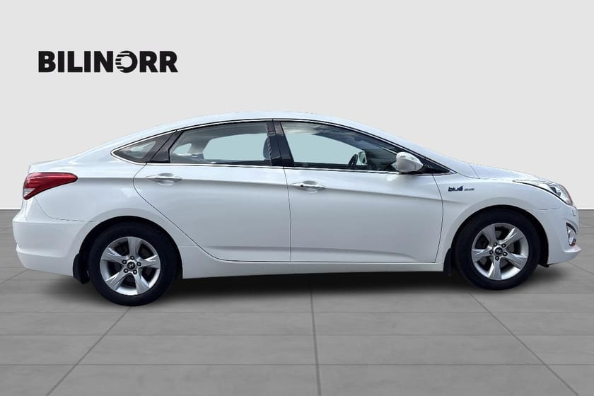 Bild 4 av Hyundai i40 I40/El-stolar/V-däck/MoK/Keyless/Vitmetallic/Reservhjul