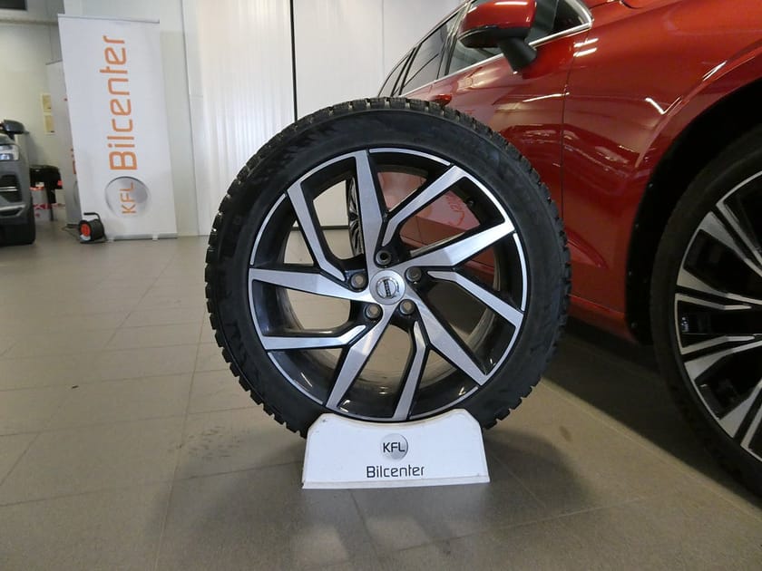 Bild 2 av Volvo V60 Recharge T6 AWD 360kam-Drag-Navi-Värmare-Adaptiv-SoV