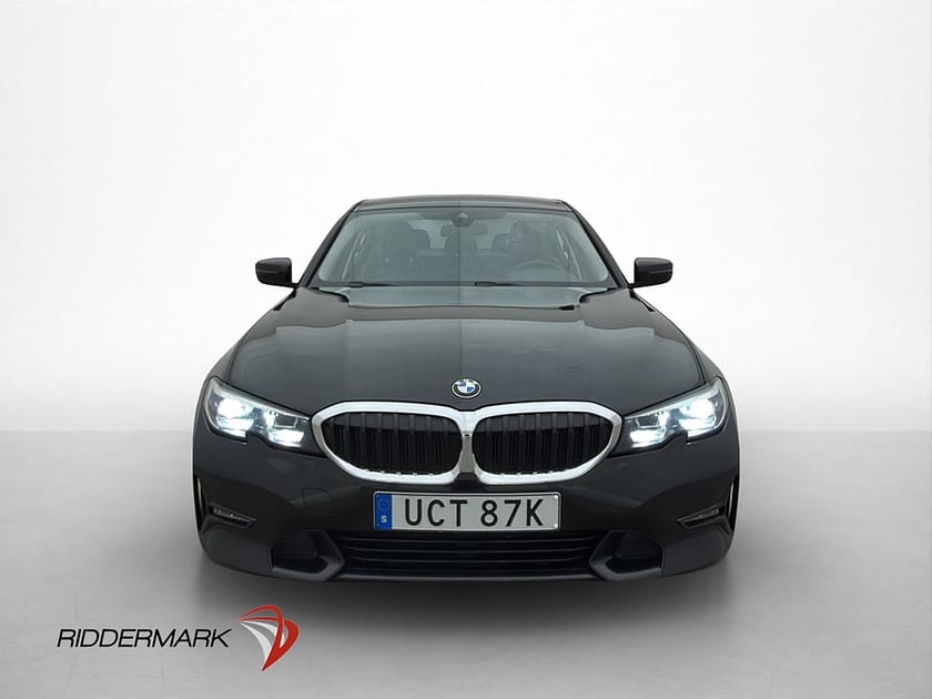 Bild 2 av BMW 330e Sedan Sport line Cockpit Navi Ambient CarPlay Drag