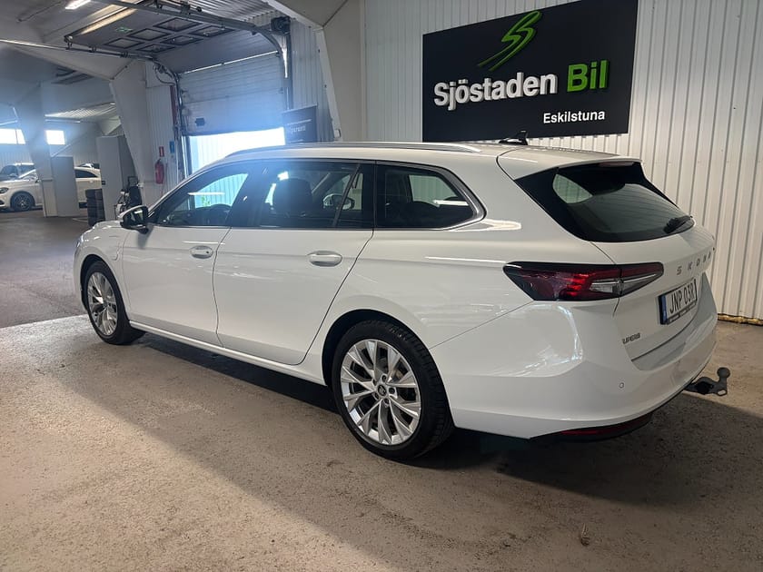 Bild 3 av Škoda Superb iV Kombi Skoda K Selection Explore Edition Cockpit/Drag/Nav/Värmare