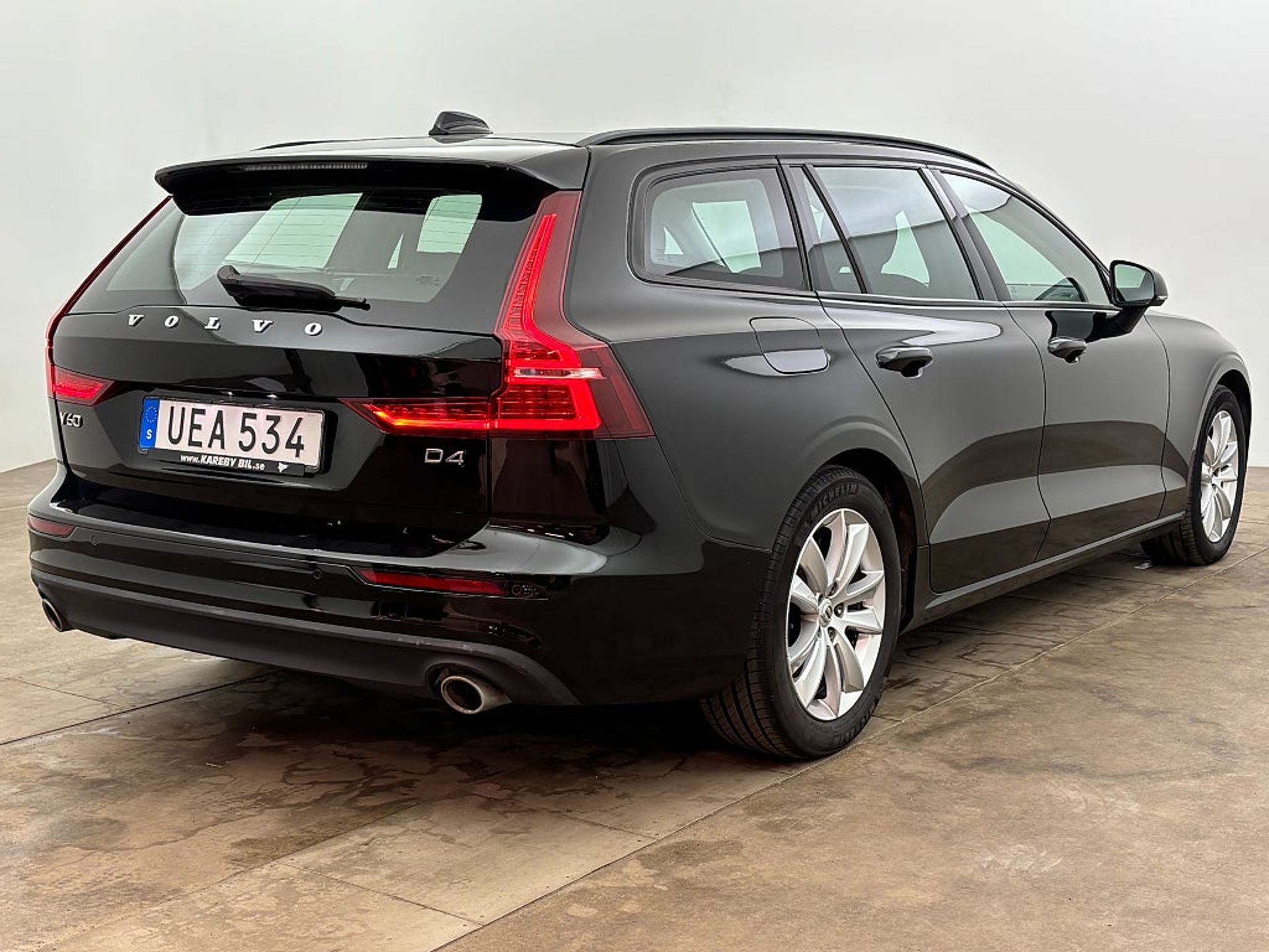 Volvo V60 D4 Geartronic 190hk Momentum 2019, kuva 6/10