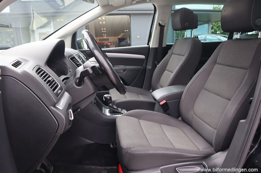 Bild 4 av Volkswagen Sharan 7-seater 2.0 TDI SCR FWD 150hk Aut 7 Sits Drag Backkamera
