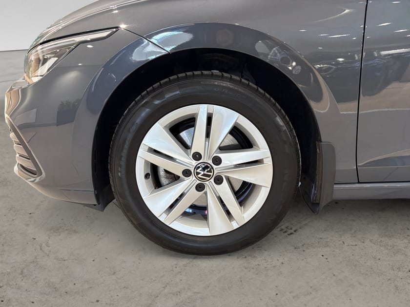 Bild 4 av Volkswagen Golf 1.0 eTSI 110 HK DSG