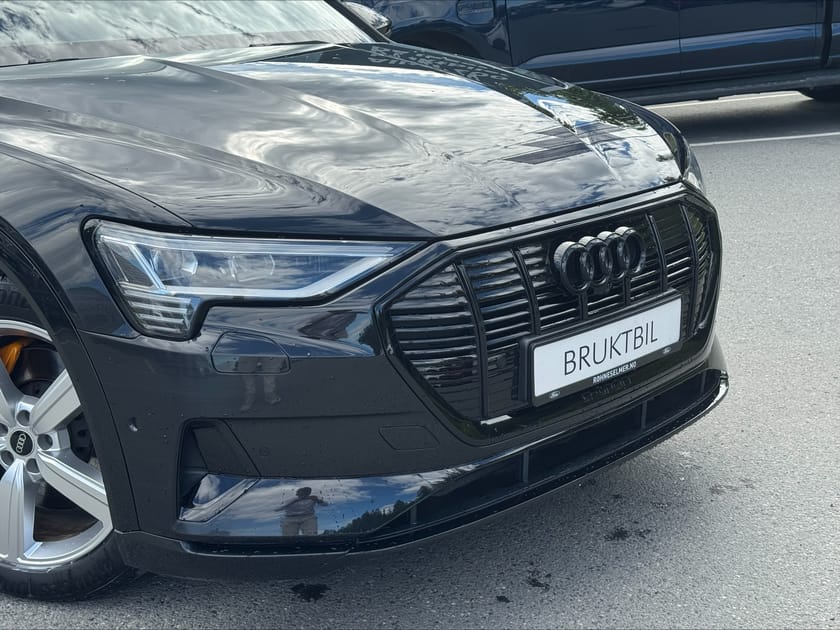 Bilde 3 av Audi e-tron 55 quattro Advanced Business Luftfjæring | Sort Optikk
