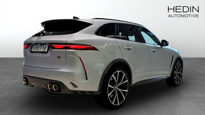 Bild 2 av Jaguar F-Pace SVR V8 550HK AWD | Dragkrok | Panorama | 360° | Meridian