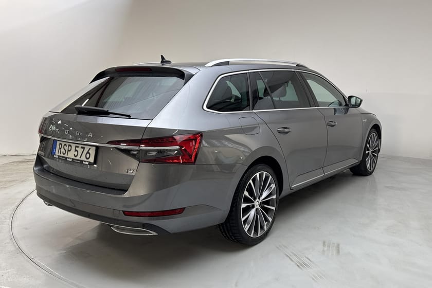 Bild 3 av Škoda Superb iV Kombi PHEV (218hk) L&K Business Adventure