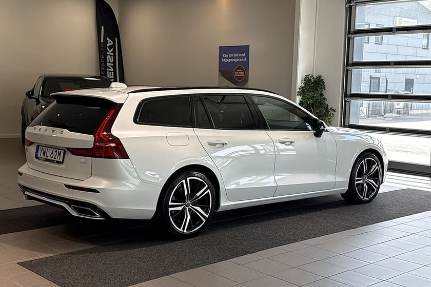Bild 4 av Volvo V60 Recharge T8 AWD 18,8kWh 456hk R-Design/360°/Dragkrok/HK