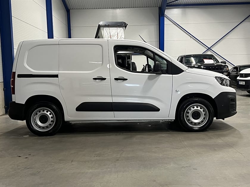 Bild 3 av Peugeot Partner Utökad Last 1.5 100 Manuell 102 HK L1 / Leasebar / Drag / Värmar