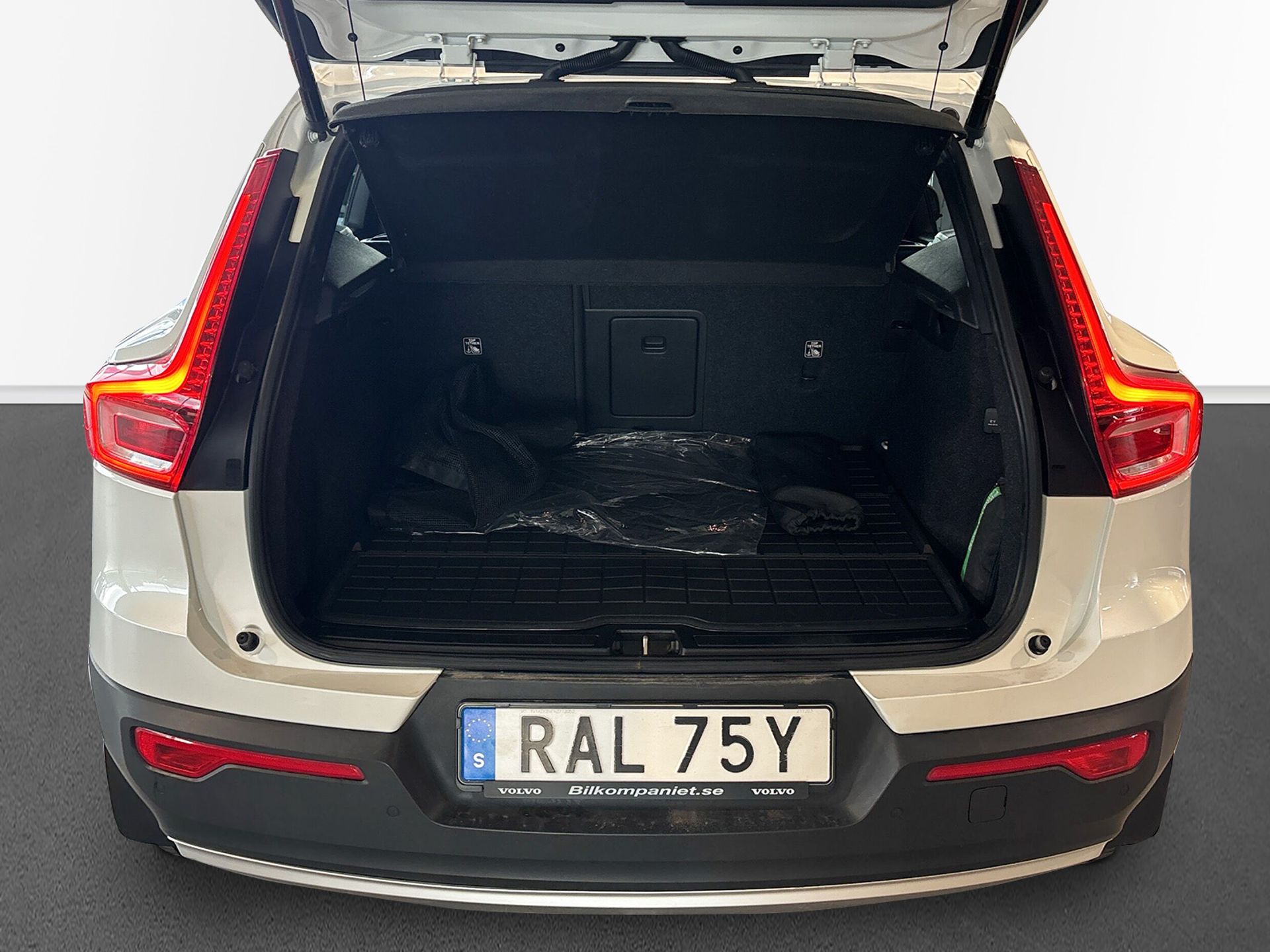 Volvo XC40 B4 2022, kuva 6/10