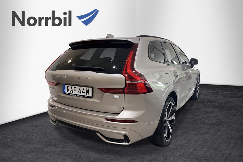 Bild 4 av Volvo XC60 Recharge T8 AWD Geartronic PLUS-DARK DRAG VÄRMARE