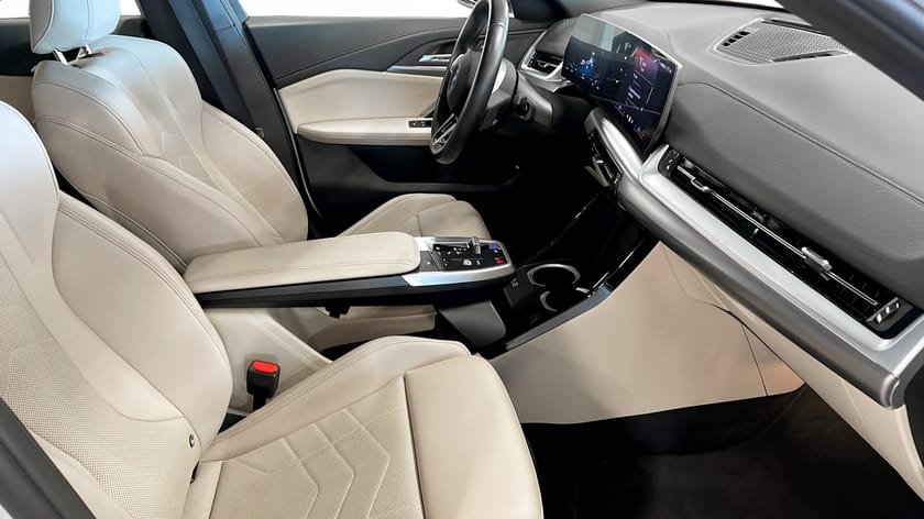 Bild 3 av BMW iX2 xDrive30 xDrive30, 306hk, M-sport|Backkamera|Drag|carplay