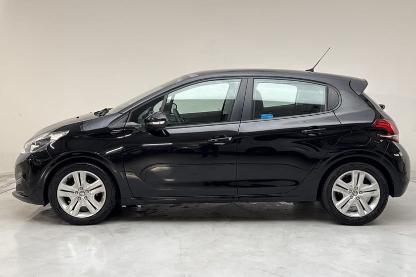Bild 2 av Peugeot 208 PureTech 5dr (82hk) Signature Panorama Lågmil