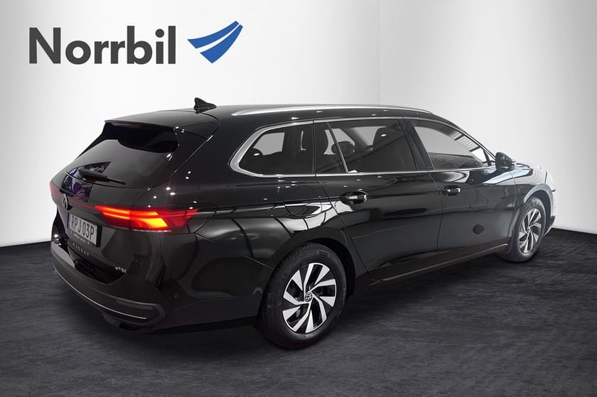 Bild 2 av Volkswagen Passat Sportscombi Business eTSI 150 Drag Värmare