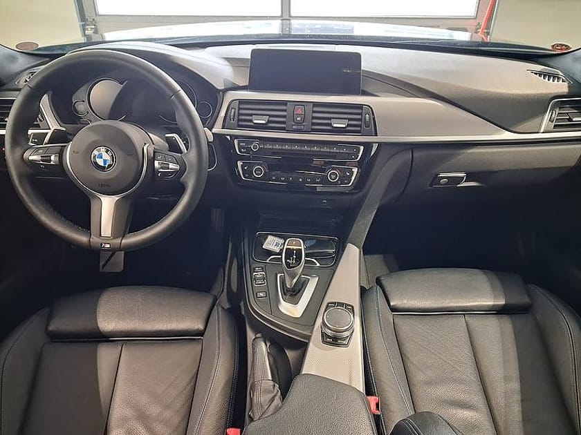 Bild 4 av BMW 320i xDrive Sedan 320 M-SPORT 184HK 4x4 Läder