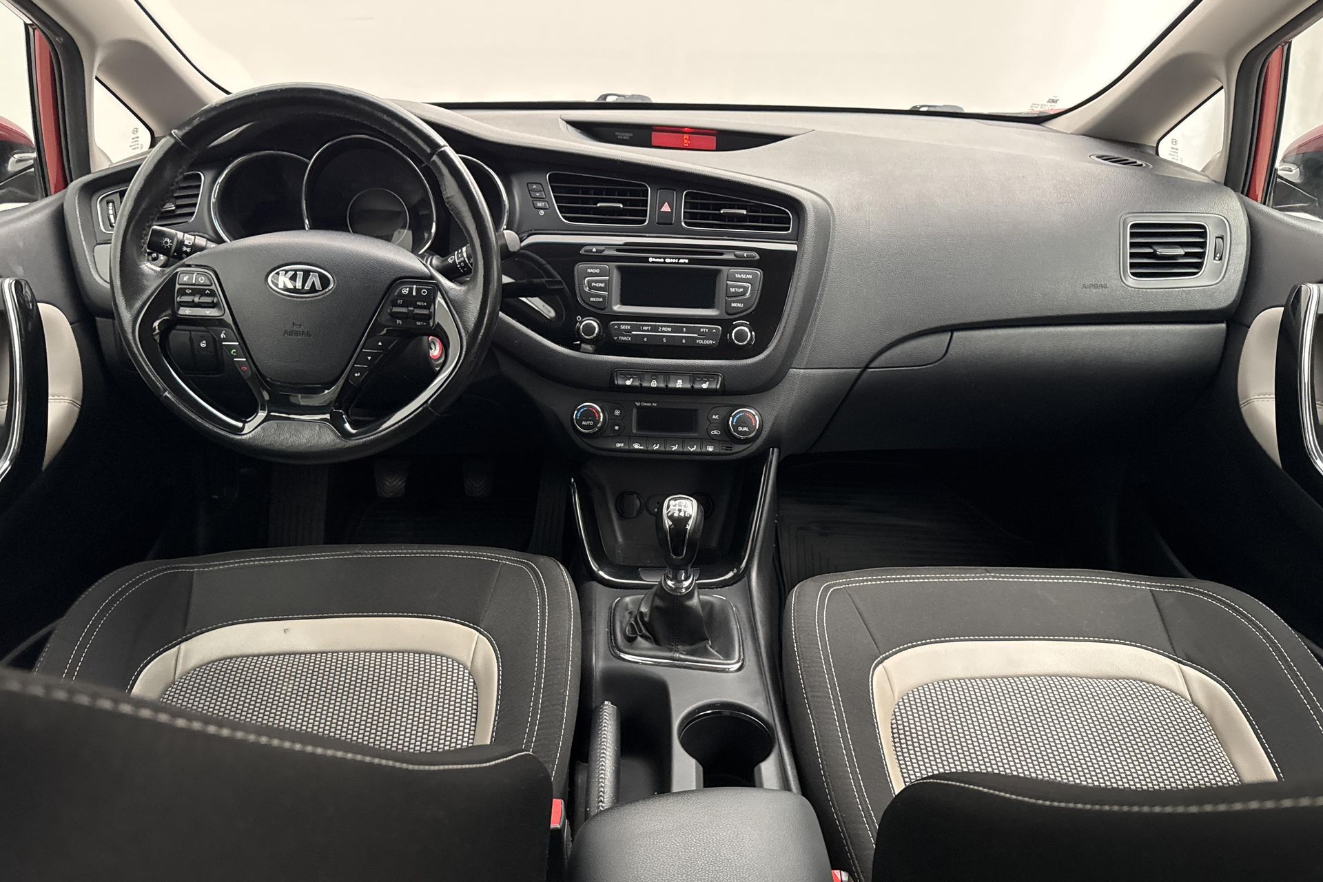 Kia Ceed 1.6 CRDi 2013, bild 7/10