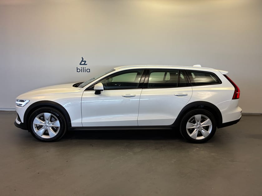 Bild 3 av Volvo V60 Cross Country B4 AWD Diesel Core / Keyless / BLIS / Backkamera / Navigation /