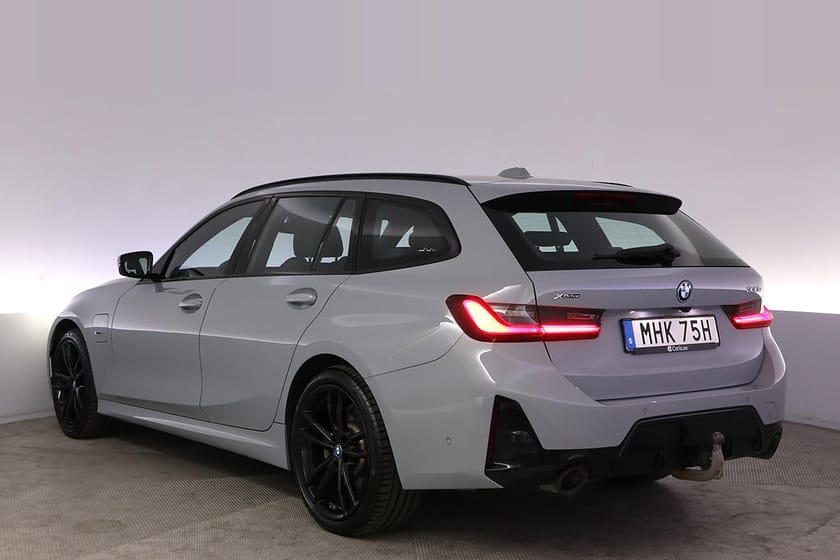 Bild 4 av BMW 330e xDrive Touring M-sport Pano HK Drag Kamera