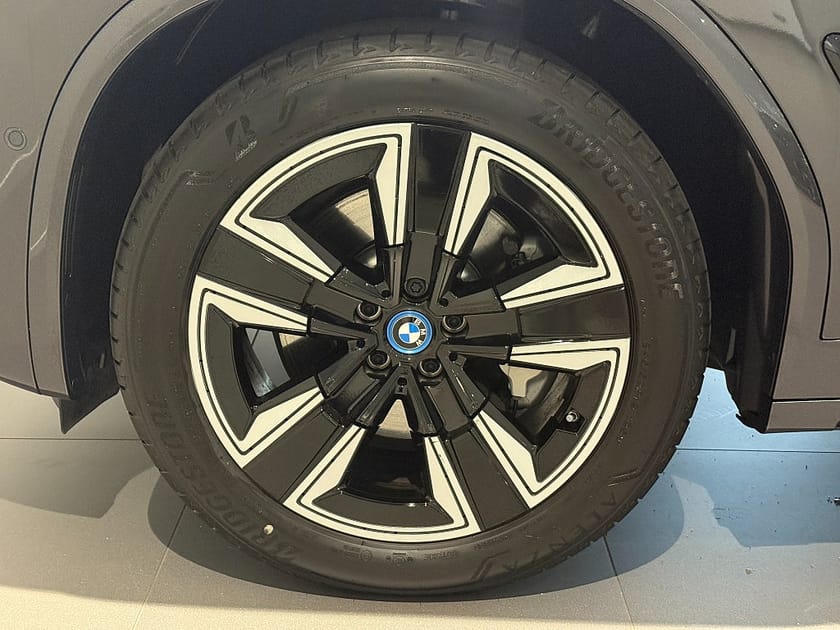 Bild 5 av BMW iX3 Charged M Sport Drag P/D-Assist Panorama Elstol m minne