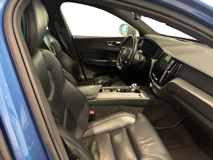 Bild 5 av Volvo XC60 T8 AWD R-Design Luftfjädring 21 tum 360 Vent läder Drag HUD