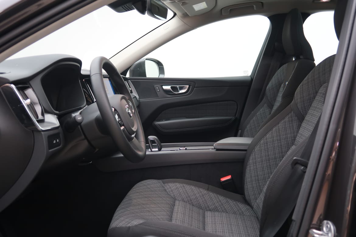 Volvo XC60 2025 - miniatyr 4