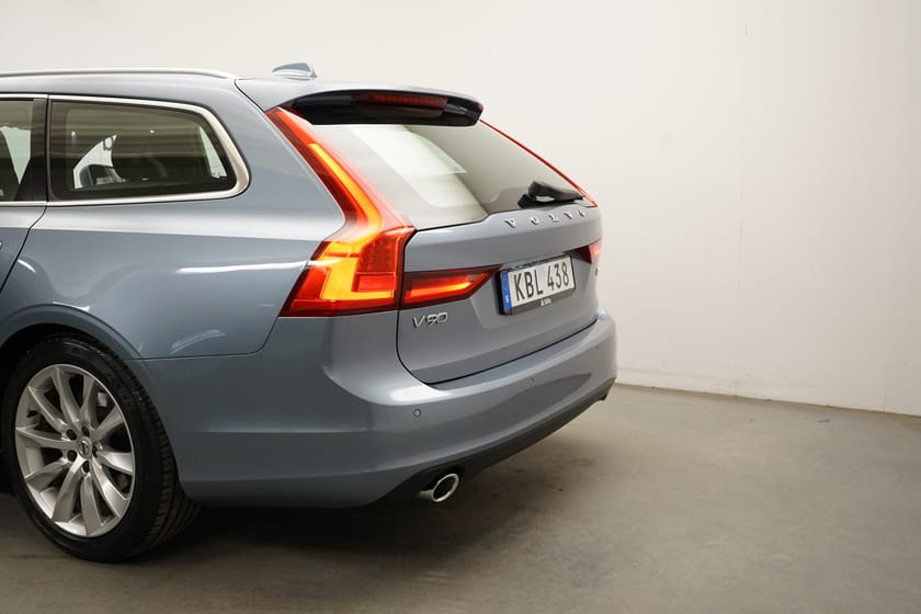 Bild 3 av Volvo V90 D4 Momentum Intro, Baklucka elmanövrerad, Dragkrok, Taklucka